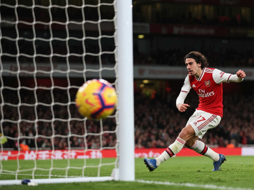 枪手险中求胜！克瓦拉茨赫利亚弧线球击中门柱